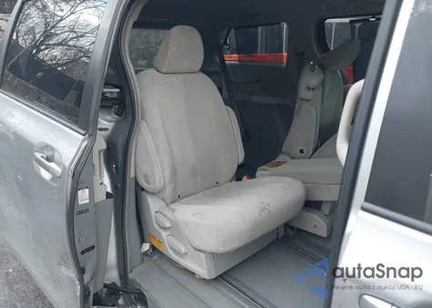 2011 Toyota Sienna Le V6 z USA, uszkodzony, nr VIN 5TDKK3DC8BS045146